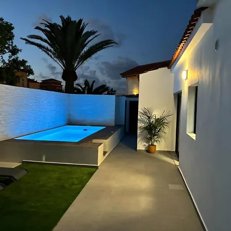 Encantadora Casa Marco Centrica Y Cerca De Playa Коральео